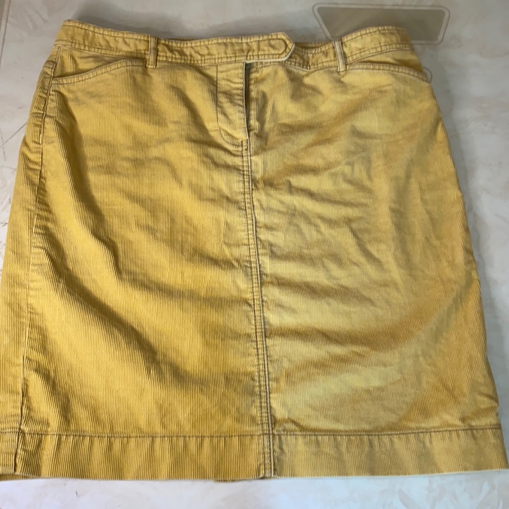 Size 10 Yellow Anne Taylor Skirt with slit